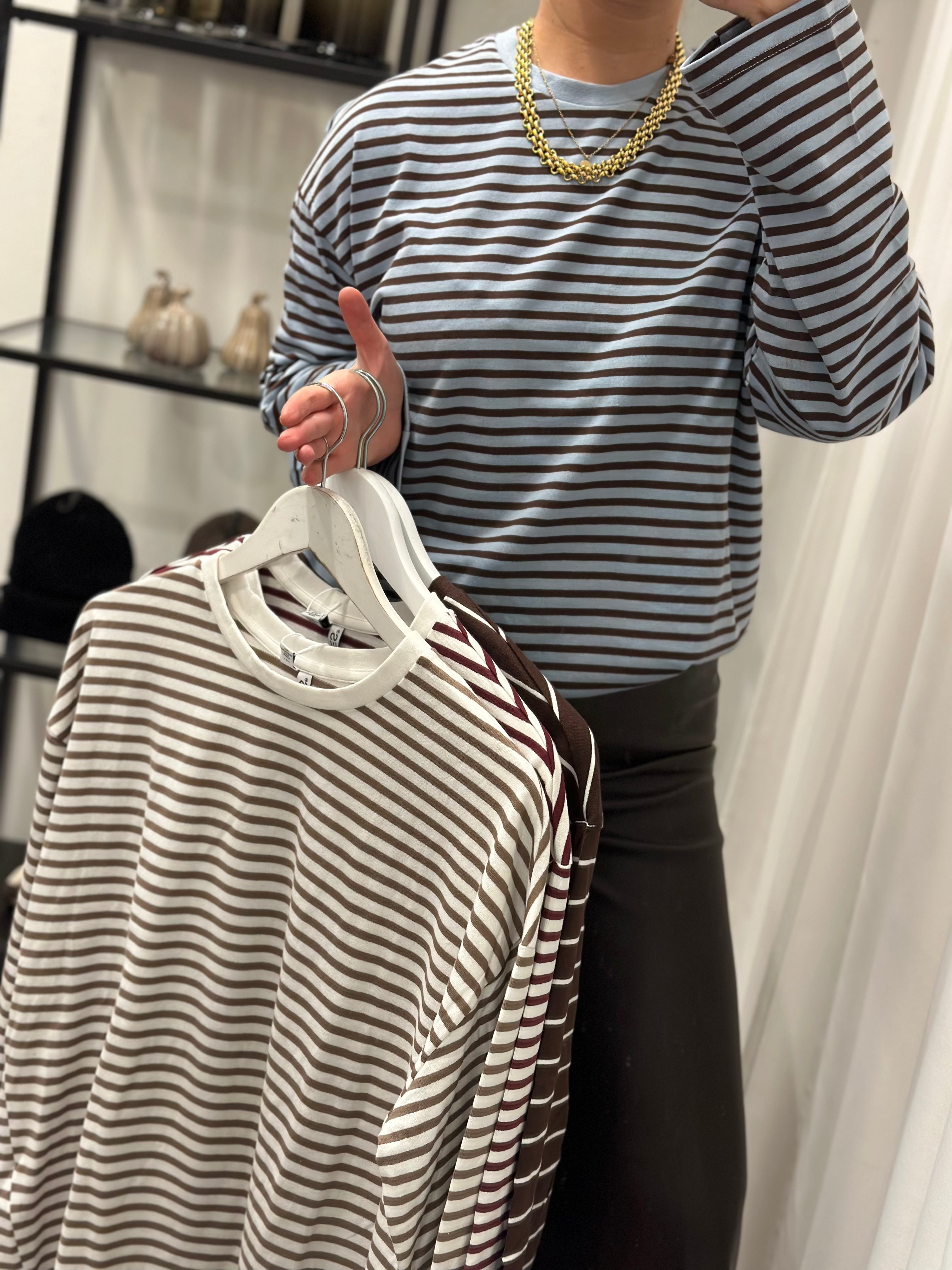 PIECES - SADIE LS TOP JRS - CASHMERE BLUE/HOT FUDGE