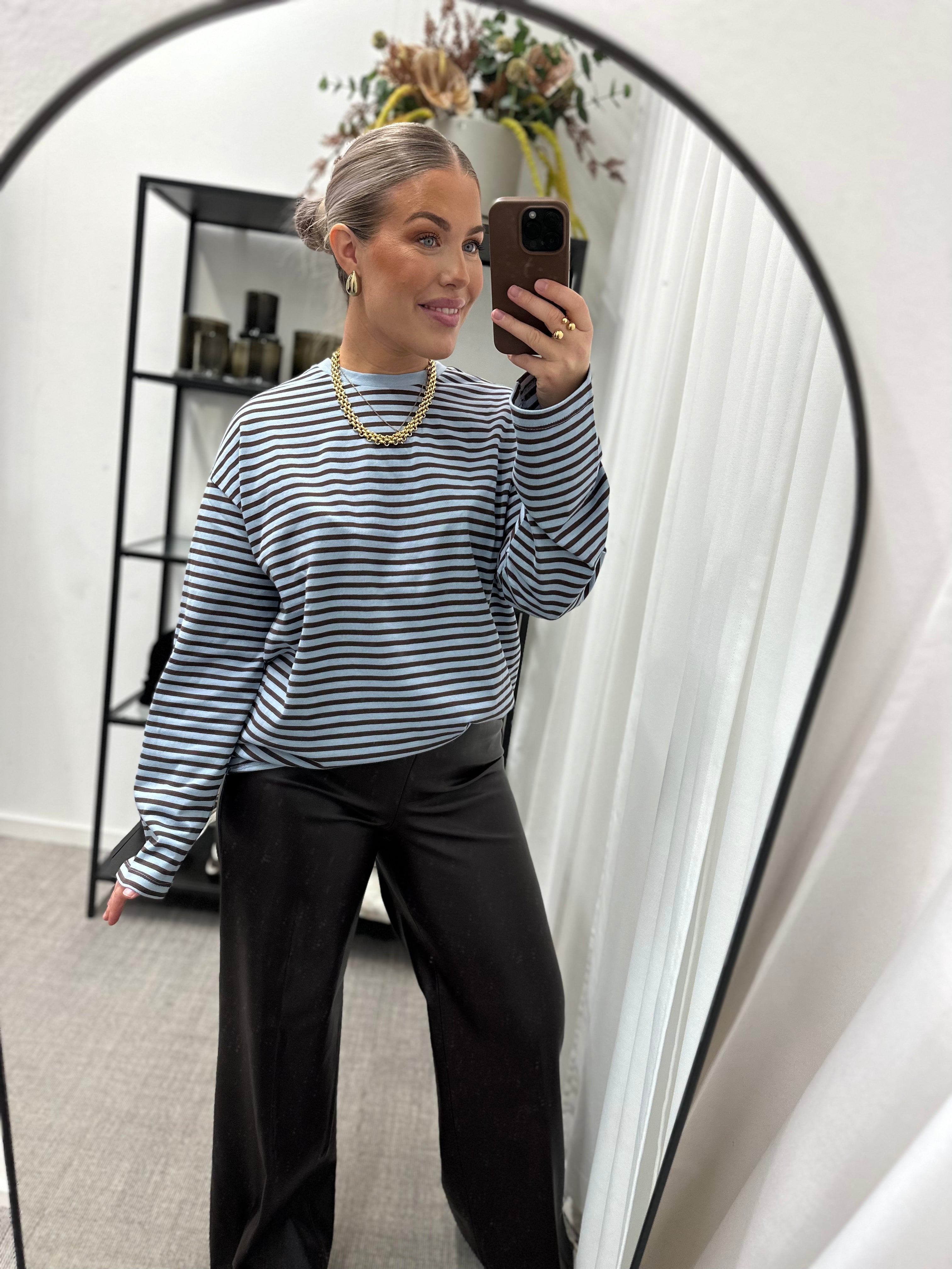 PIECES - SADIE LS TOP JRS - CASHMERE BLUE/HOT FUDGE