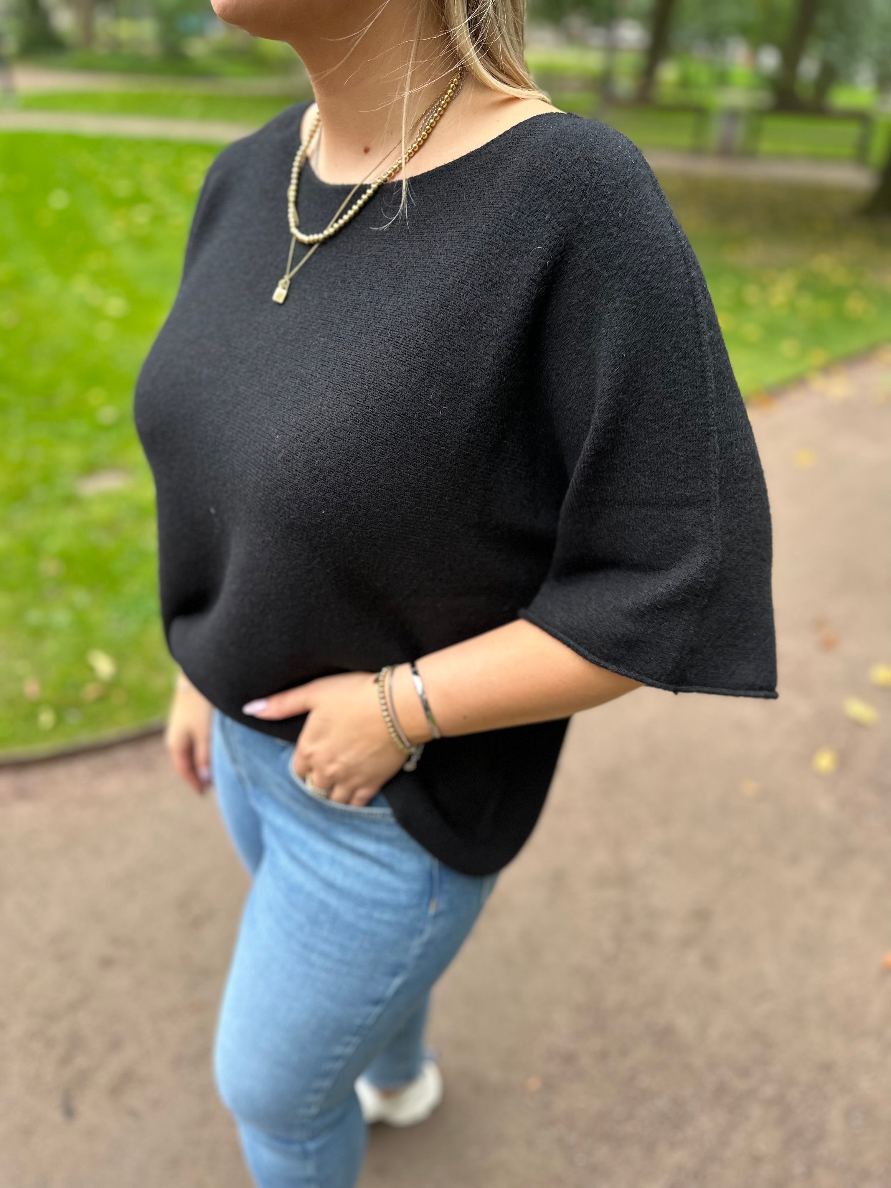 MARTA - STICKAD TRÖJA 5003 - BLACK