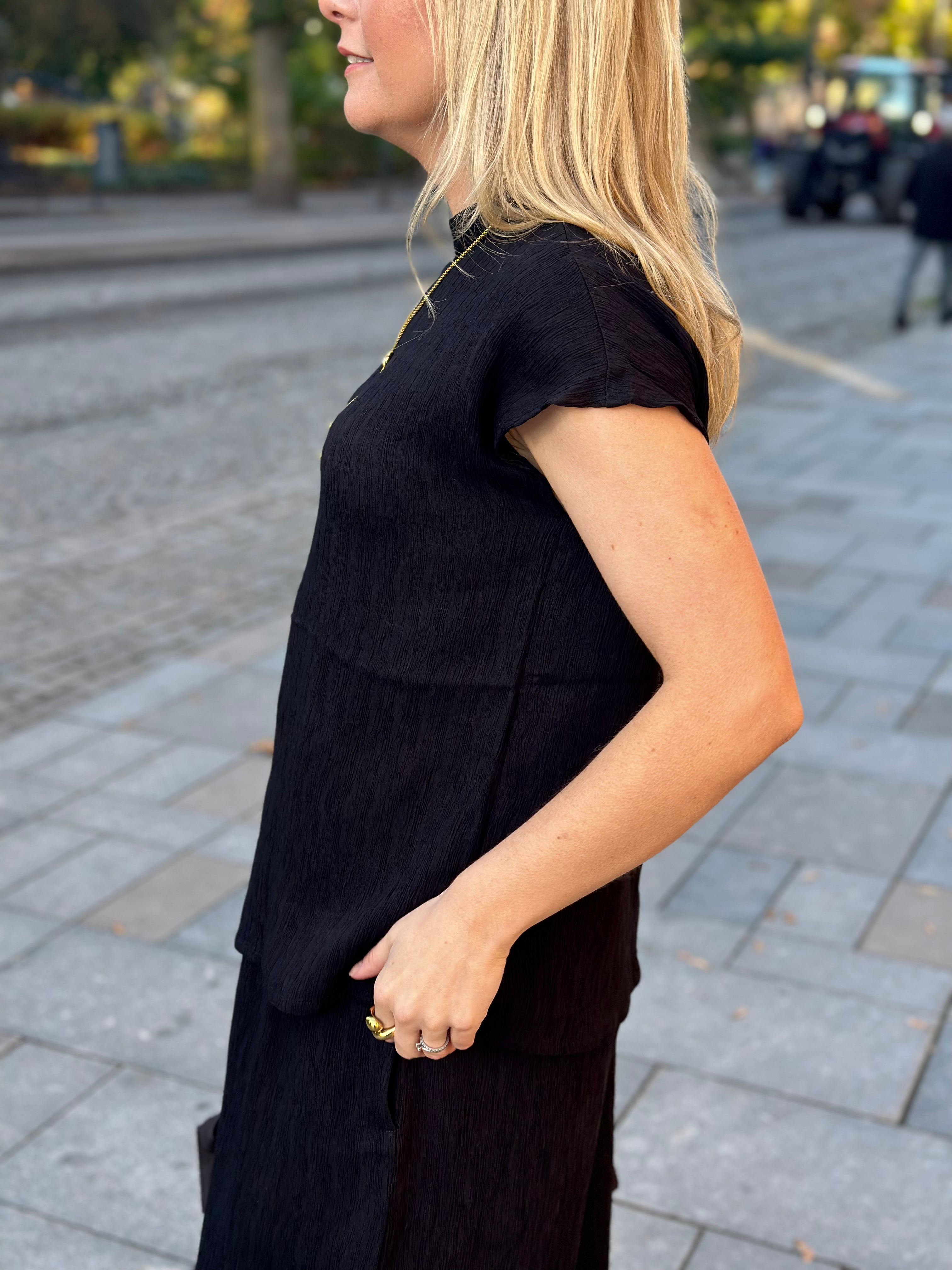 SOAKED - CEVILLA HIGHNECK BLOUSE 30409752 - BLACK