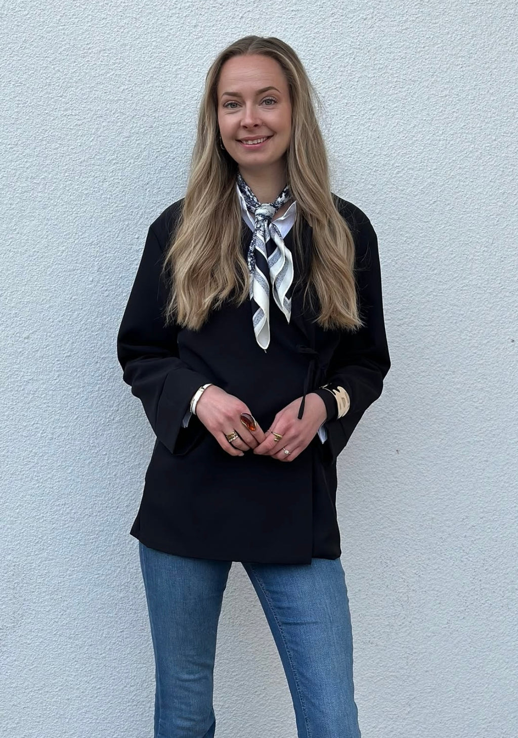 COSY HOUSE - BLAZER MED KNYTE - SVART