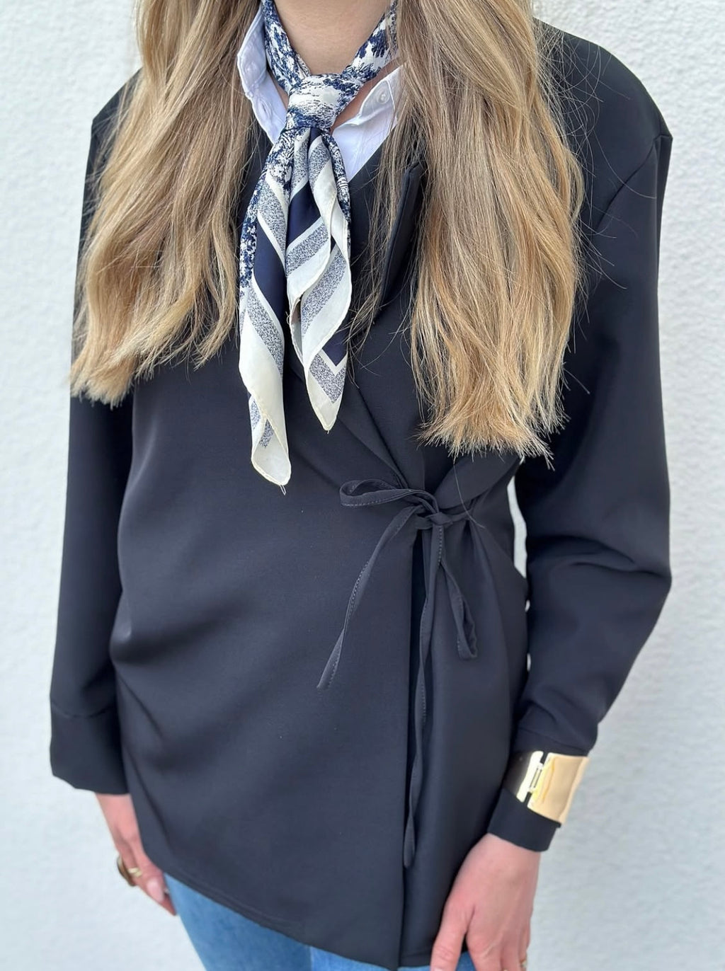 COSY HOUSE - BLAZER MED KNYTE - SVART