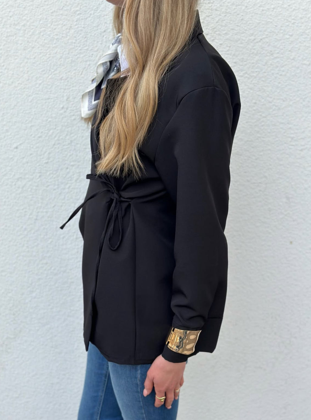 COSY HOUSE - BLAZER MED KNYTE - SVART