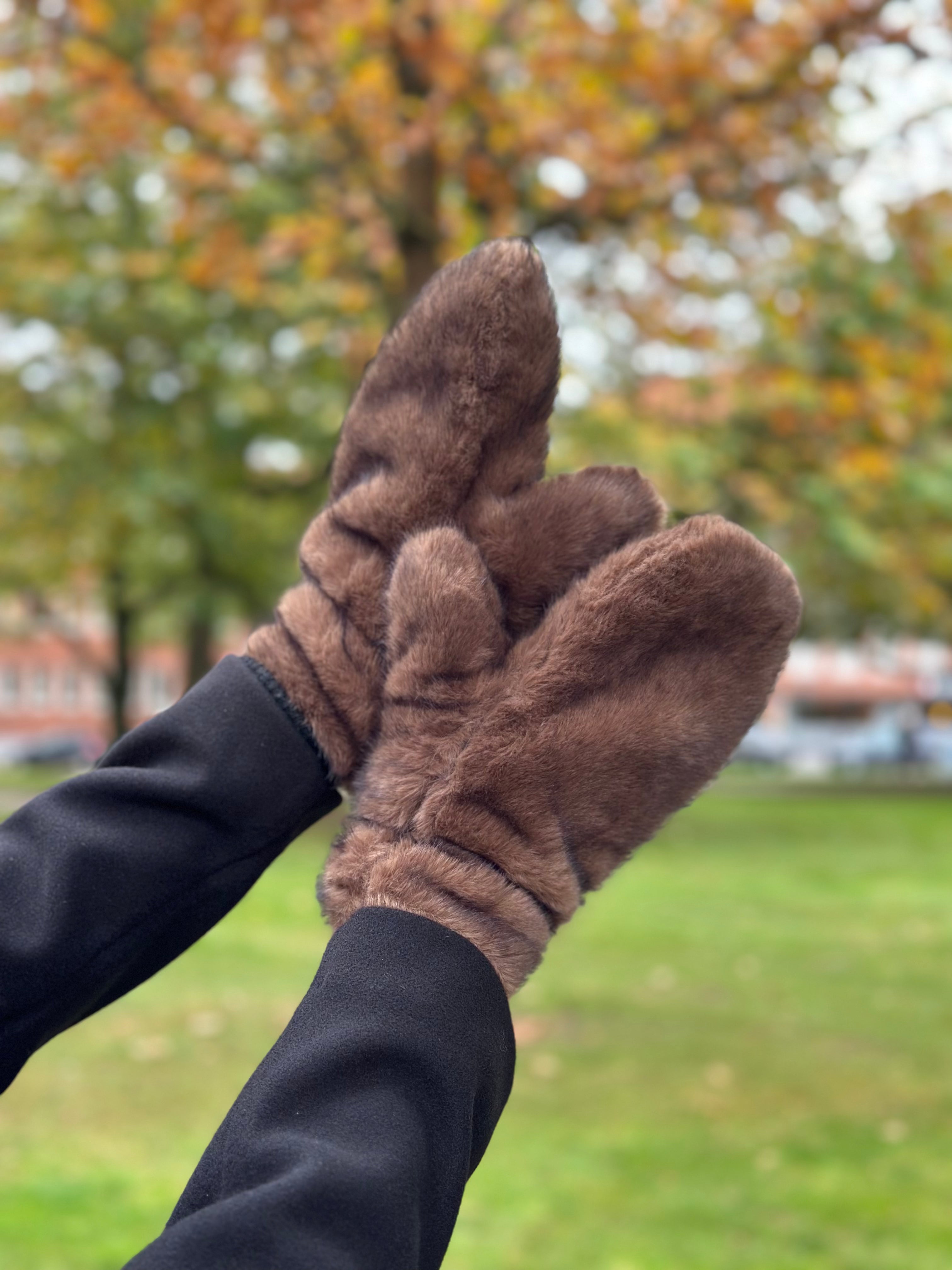PIECES - JUTLANDIA MITTENS - GANACHE