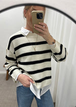 Ladda upp bild till gallerivisning, JDY - JUSTY LS STRIPE PULLOVER KNT - EGGNOG/ BLACK
