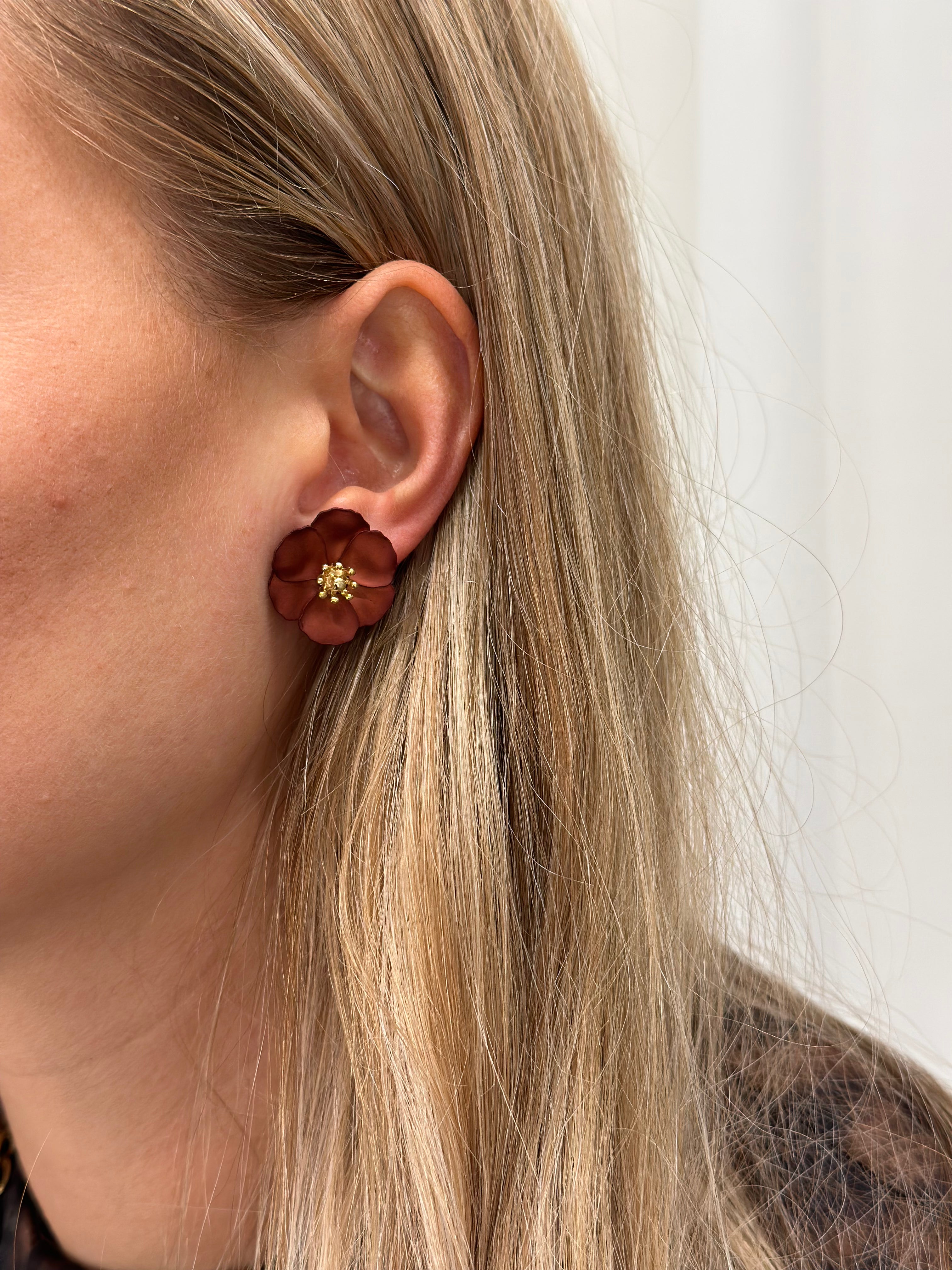 BOW 19 DETAILS - FLOWER SMALL EARRINGS - METALLIC BROWN