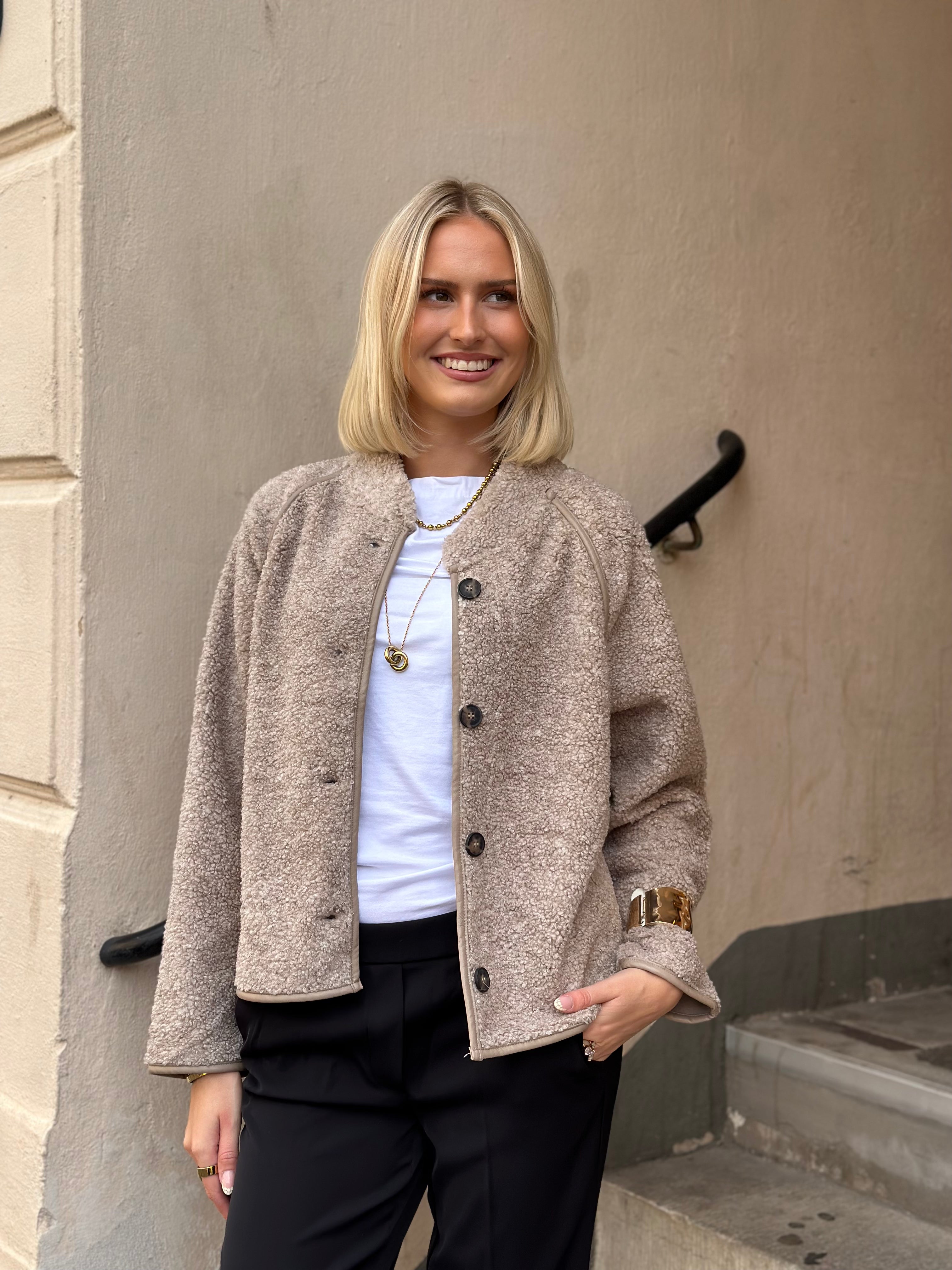 LEVETÉ ROOM - PERNILLE JACKET 101285 - BEIGE