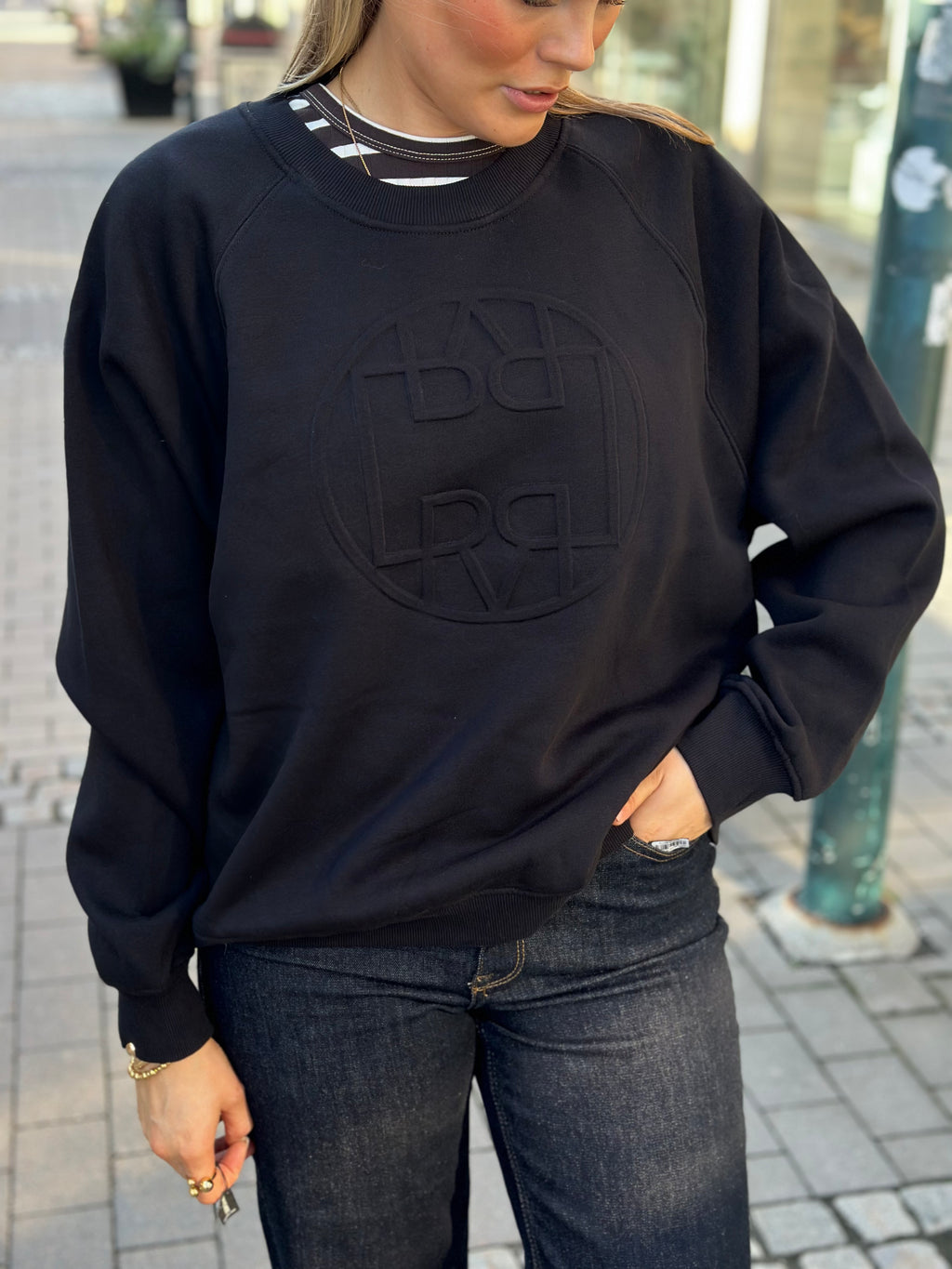 LEVETÉ ROOM - NUKA SWEATSHIRT 301742 - BLACK