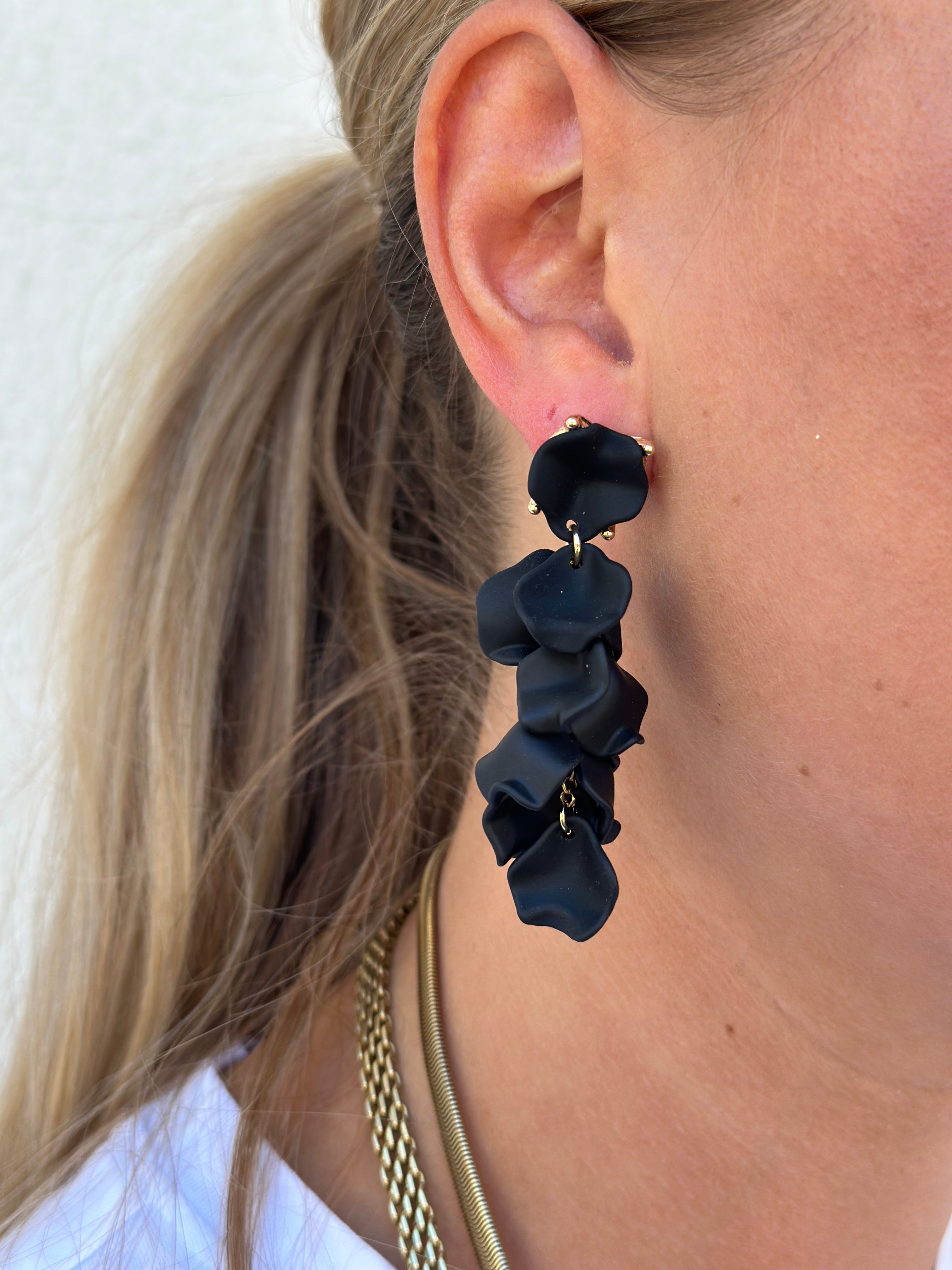 BOW19DETAILS - LEAF EARRINGS MINI - BLACK