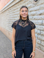 Ladda upp bild till gallerivisning, JDY - LION S/S LACE TOP - BLACK
