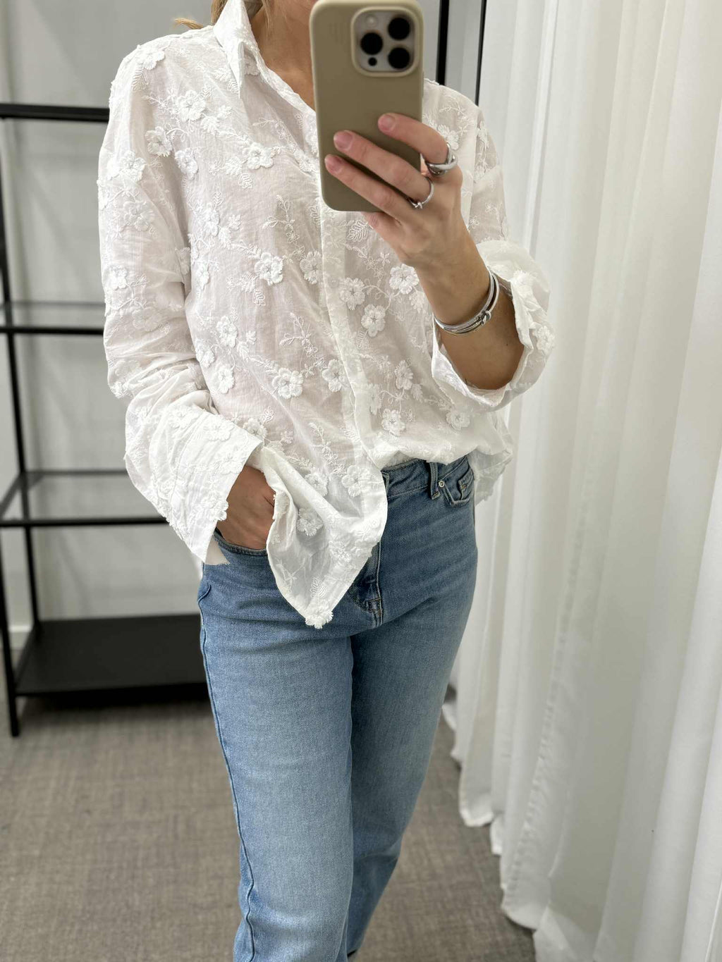 JÖRLEVIK - SKJORT/BLUS MED BRODERADE BLOMMOR - VIT