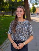 Ladda upp bild till gallerivisning, PIECES - KAM SS TOP - MOREL/SILVER SEQ
