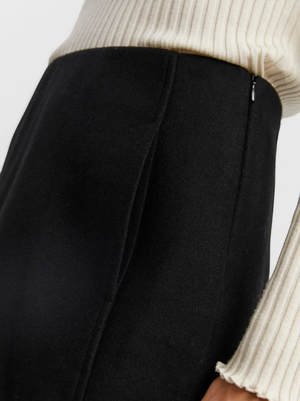 VEROMODA - FORTUNEALLISON HW SHORT SKIRT - BLACK